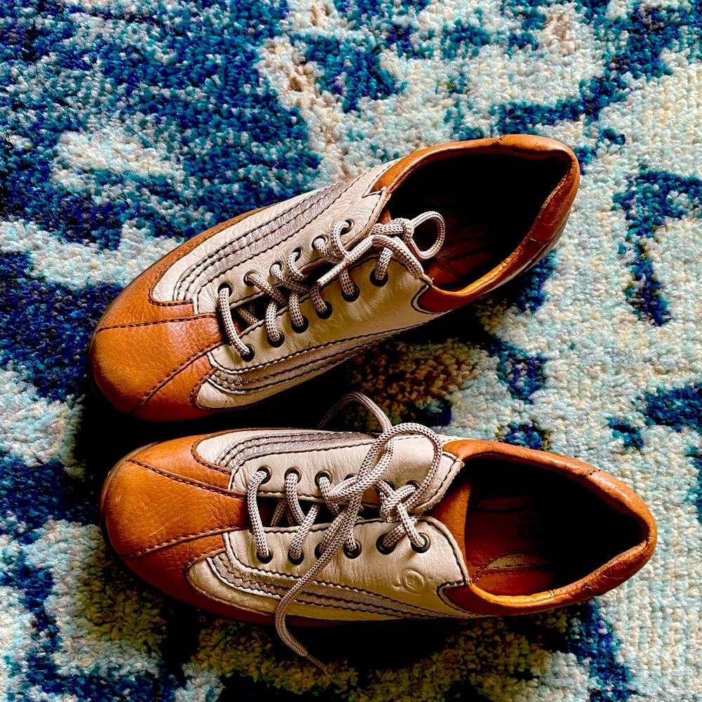 Classic born leather tennis shoes